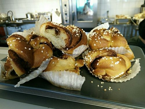 Vegan cinnamon buns!  at Svarte Veggen in Ystad