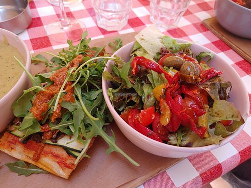 Pizza and side salad at Square Delicatessen in Strasbourg