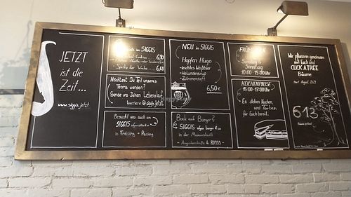 Specials board at SIGGIS v/gan dine & co. in Munich