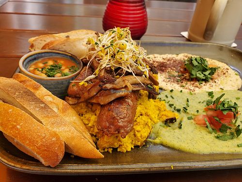 Brunch plate at SIGGIS v/gan dine & co. in Munich