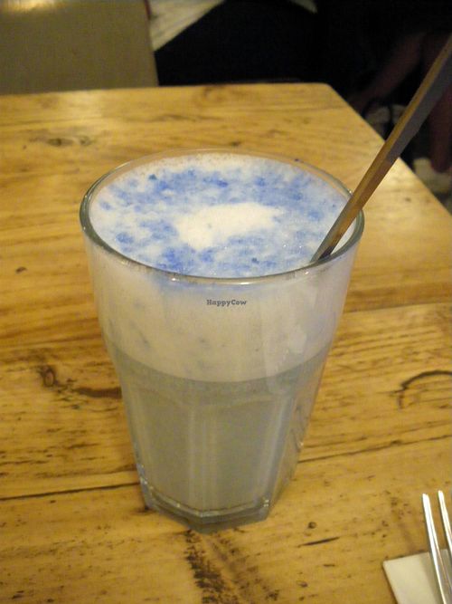 Smurf Latte at SIGGIS v/gan dine & co. in Munich