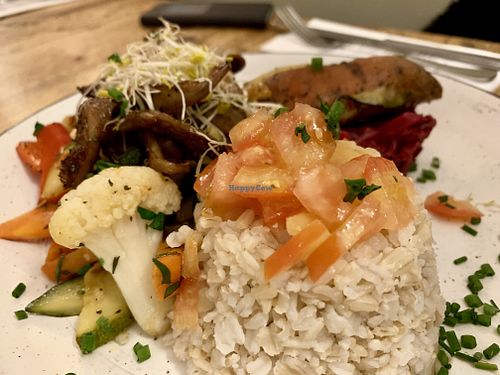 'grateful' plate at SIGGIS v/gan dine & co. in Munich