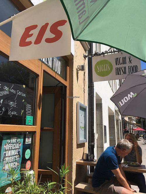 outside at SIGGIS v/gan dine & co. in Munich