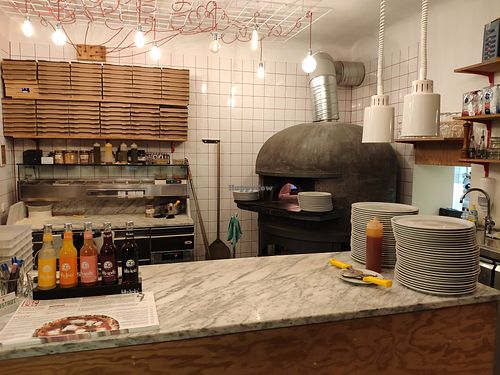 Front counter and oven at Antica Pizzeria Nennillo in Cologne