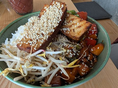 Vegane Yaki Bowl at Joyce in Reutte