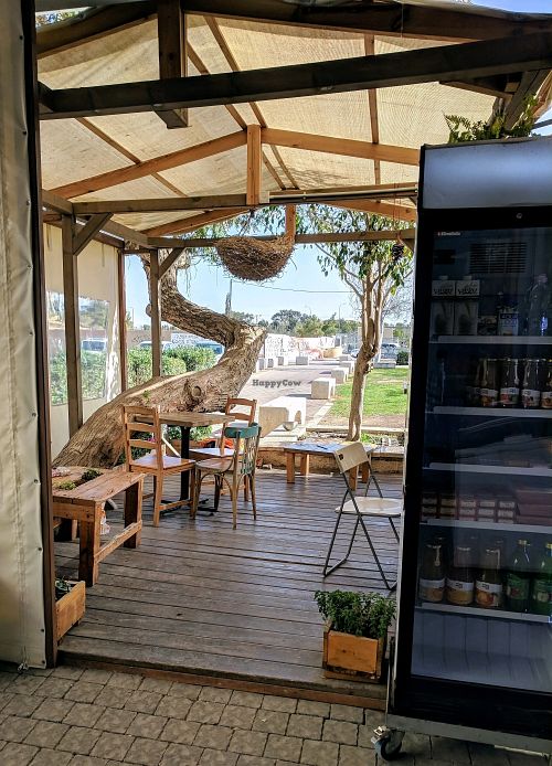 Outdoor seating at Mauna - Vegan Kitchen in Mitzpe Ramon