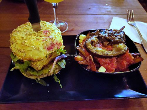Vegan burger with tofu and orient' poutine at Au Nouveau Monde in Bordeaux