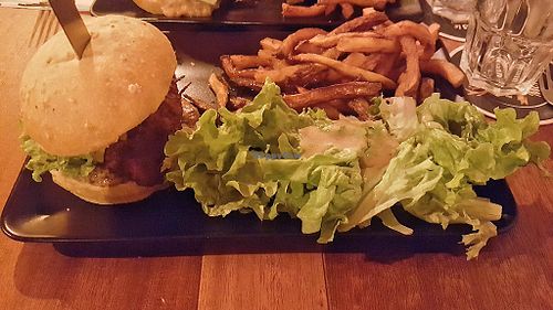 Vegan burger with the Chef's steak at Au Nouveau Monde in Bordeaux