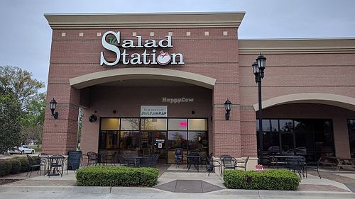 Front entrance at The Salad Station in Hammond