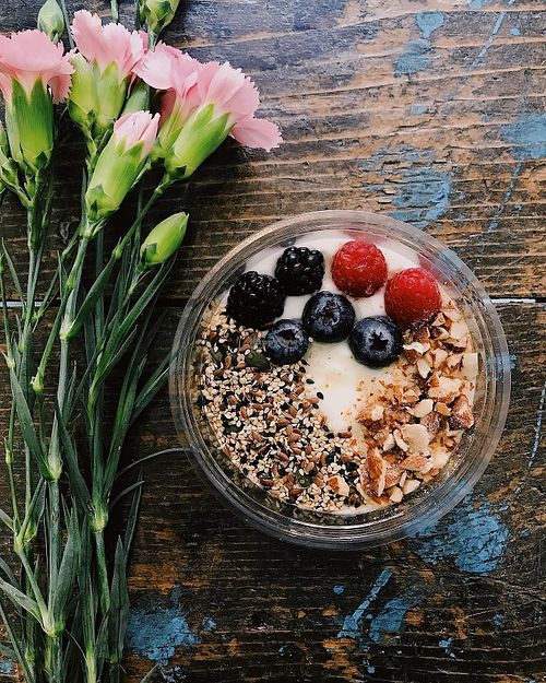 vegan breakfast bowl at La Granadilla in Forli