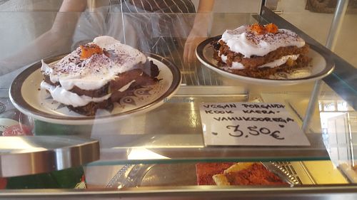 carrot cakes at Beguta Taimetoidukohvik in Haapsalu