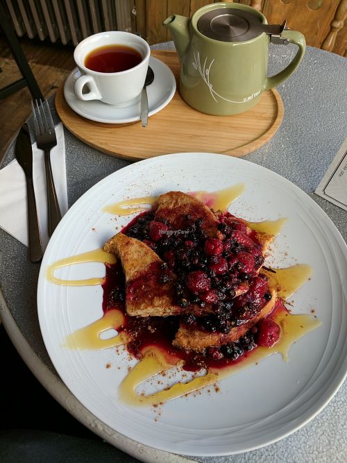 French toast with blueberries, raspberries and cinnamon syrup at The Fat Cyclist Cafe in Stirling