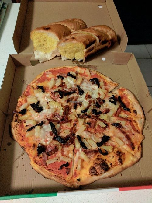 Ham and Pinapple Pizza with Sundried Tomatoes & Vegan Garlic Bread at Frank's Pizza Coffee & More in The Entrance