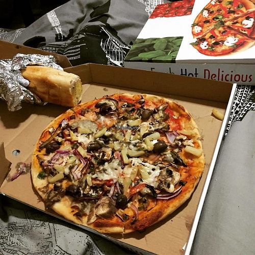 Vege Lover Pizza at Frank's Pizza Coffee & More in The Entrance