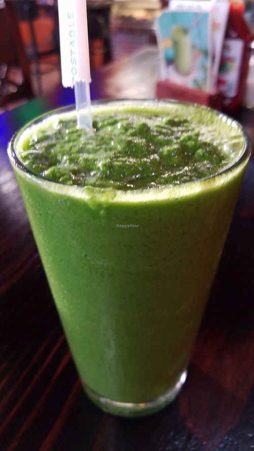 Green smoothie at The Grain Cafe in Long Beach