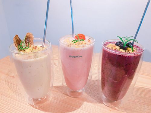Almond milk vegan smoothie at The Nilk Factory - 더닐크팩토리 in Seoul