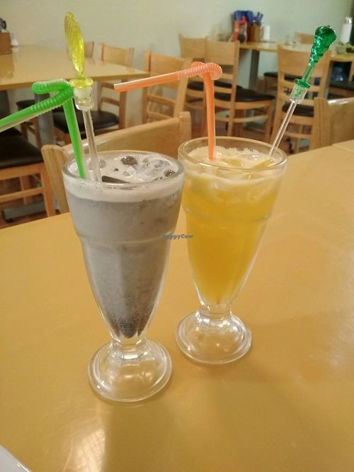 sesam milk & pinapple Juice at Loving Hut Thai Duong in Phu Quoc