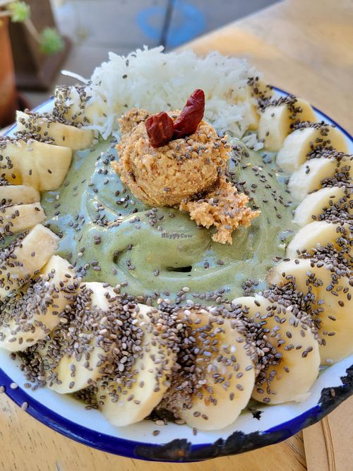 Green smoothie bowl at Green Table Cafe in Los Angeles