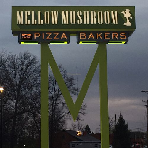 sign on Lindbergh  at Mellow Mushroom in St Louis