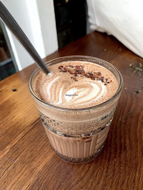 Hot choco at Otium Cold Press in Paris