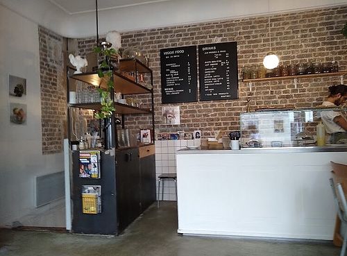 Counter at Otium Cold Press in Paris