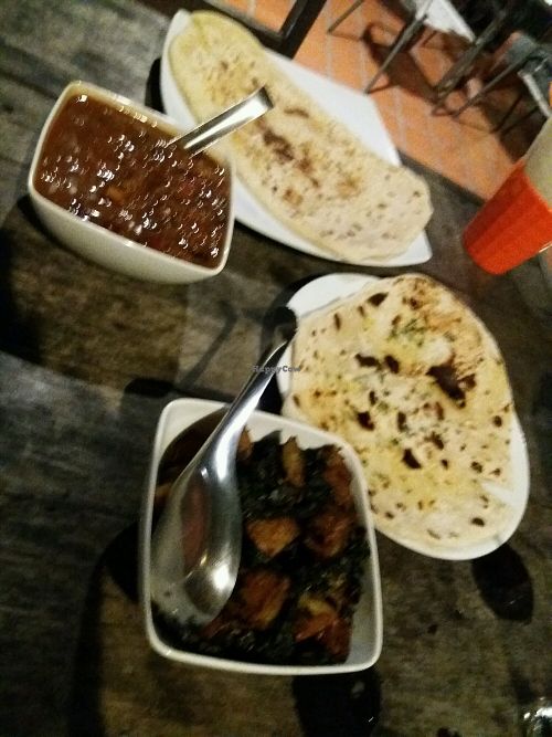 2 different dishes and naan at Cafe 2401 in Koh Phangan