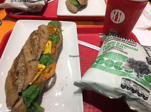 bocadillo tofu con curry y tomate at Foodissimo in Madrid