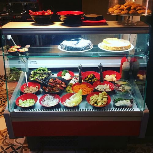 ensaladas at Jhonny and Velvet in Madrid