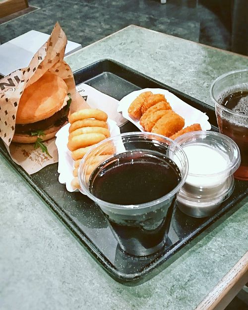 Burger, Onion Rings, Nuggets, Dips & Drinks at Swing Kitchen - Josefstadt in Vienna