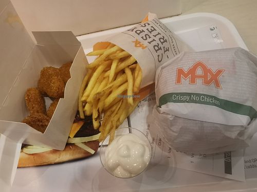 Menu Crispy No Chicken (burgers, frites et boisson) et Nuggets plant-based at ARN - Max - T5 in Stockholm