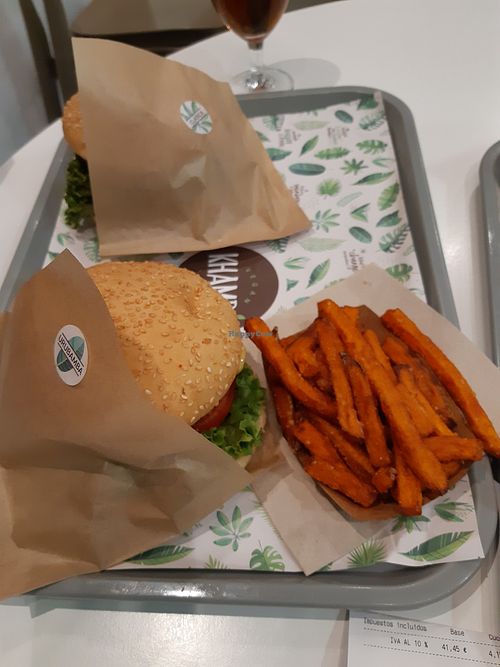 Burgers and sweet potato fries at Khambú Quart in Valencia