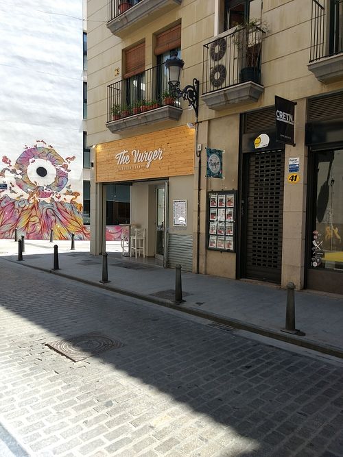 outside at Khambú Quart in Valencia