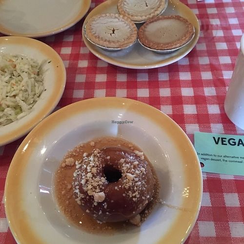 Pomme cuite enrobée de caramel at Cabane a Sucre Handfield in Saint-marc-sur-richelieu