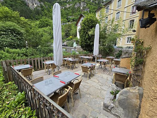 Terrace at Pizzeria Les 2 Sources in Sainte-enimie