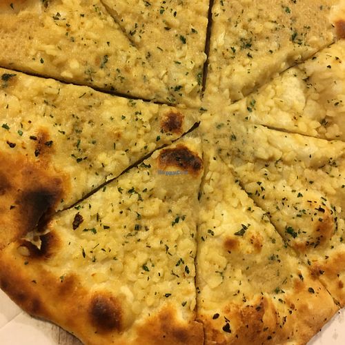 really garlicky garlic bread (vegan) at NovaPizza Vegetarian Kitchen in Glasgow