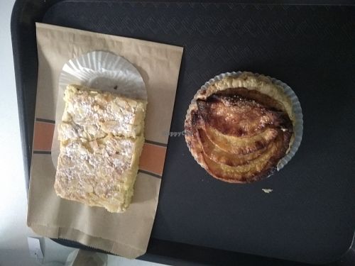 Financier and apple tart at Veggie Corner in Toulouse