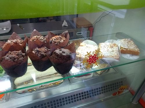Chocolate muffins and financiers (almond sweet) at Veggie Corner in Toulouse