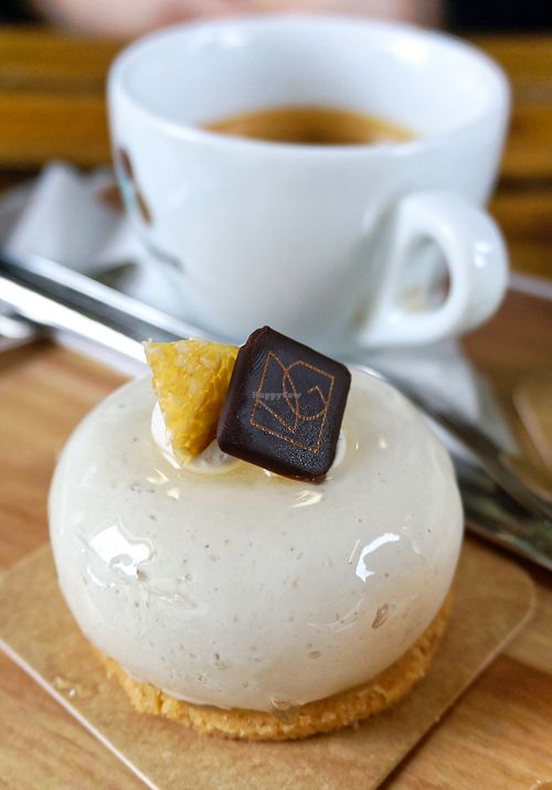 Scully at VG Pâtisserie in Paris