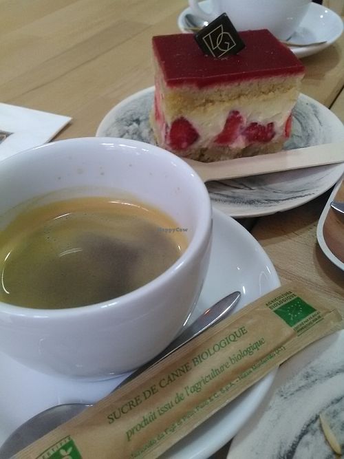 Fraisier, expresso at VG Pâtisserie in Paris