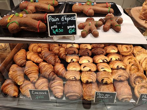 Xmas Gingerbread and different croissants at VG Pâtisserie in Paris