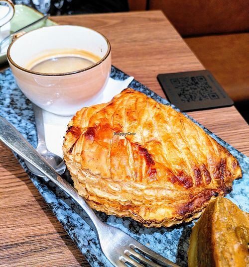Chausson aux pommes at VG Pâtisserie in Paris