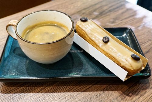 Éclair + Coffee at VG Pâtisserie in Paris