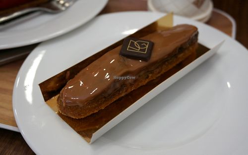 Eclair (chocolate) at VG Pâtisserie in Paris