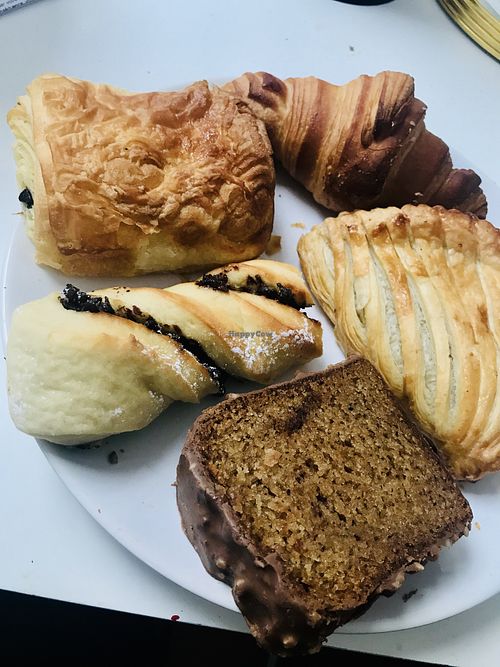 Chocolate and hazelnut cake and Co at VG Pâtisserie in Paris