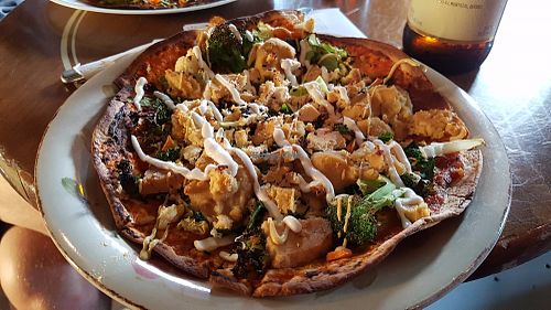 Vegan pizza at L'Escalier in Montreal