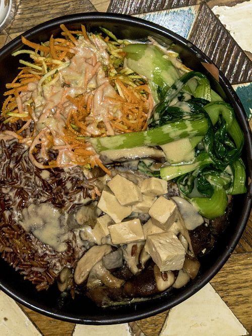 Red rice Asian style bowl at SOULGREEN in Milan