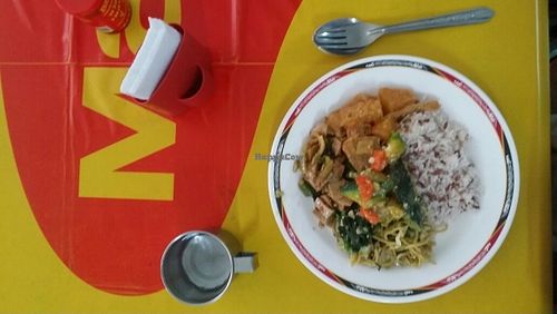 food sampler ฿35  at Tien Sieng Vegetarian Foods in Chiang Mai