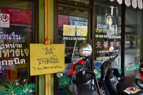 time of work at Tien Sieng Vegetarian Foods in Chiang Mai