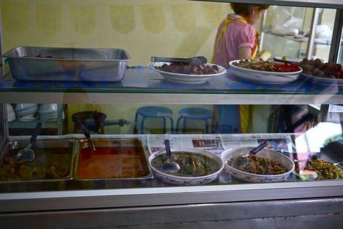 ready-made dishes at Tien Sieng Vegetarian Foods in Chiang Mai
