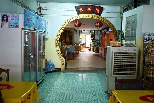 chinese decor at Tien Sieng Vegetarian Foods in Chiang Mai